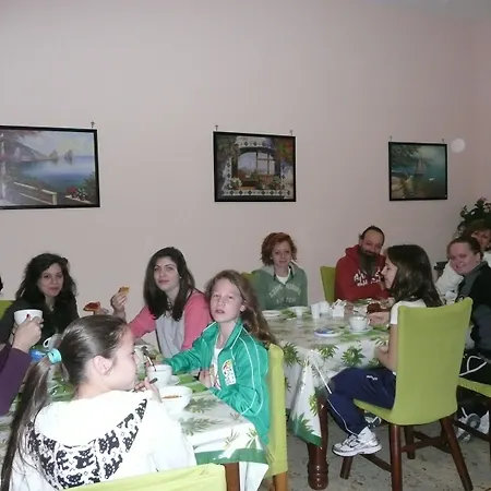 Oda ve Kahvaltı I Papiri 4*