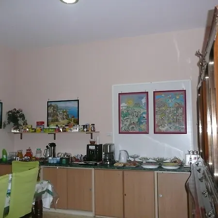 Oda ve Kahvaltı I Papiri 4*