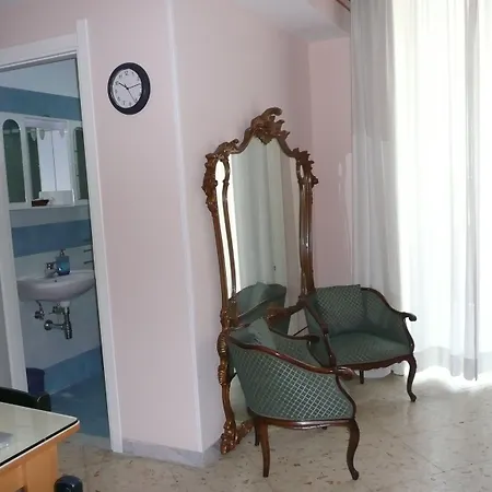 Nocleg ze śniadaniem I Papiri 4*