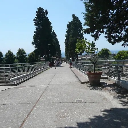 I Papiri Nocleg ze śniadaniem 4*